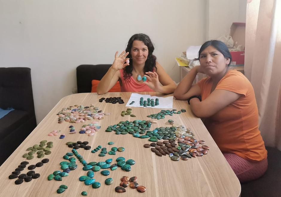 Katja Bubnič izbira kristale v Peruju | Avtor: Katja Bubnič