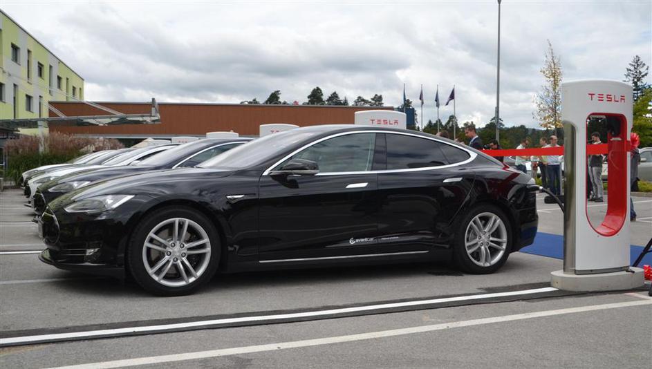 Super polnilnica Tesla