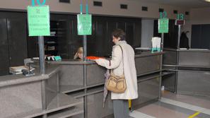 slovenija 07.12.07, zavod za zaposlovanje, salter, socialne delavke, stranke, br