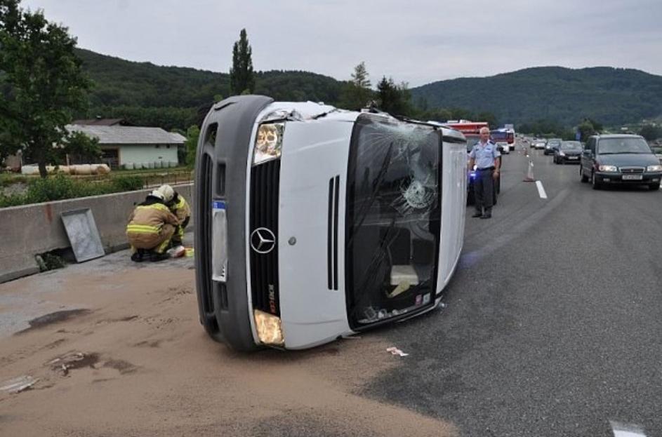 Nesreča kombija je pri Tepanjah