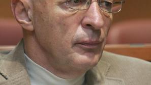 “Jaz vem, da eni cele zakone pišejo zunaj,” je prepričan sindikalist Drago Ščern