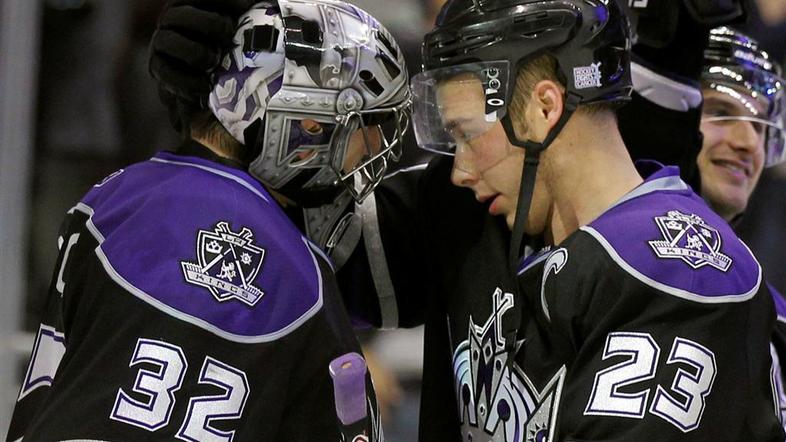 Jonathan Quick in Dustin Brown – vratar in dvakratni strelec za Kings. (Foto: Re