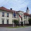 Župnija Šmartin Krajevni skupnosti Stražišče zaračunava najemnino za uporabo Šma