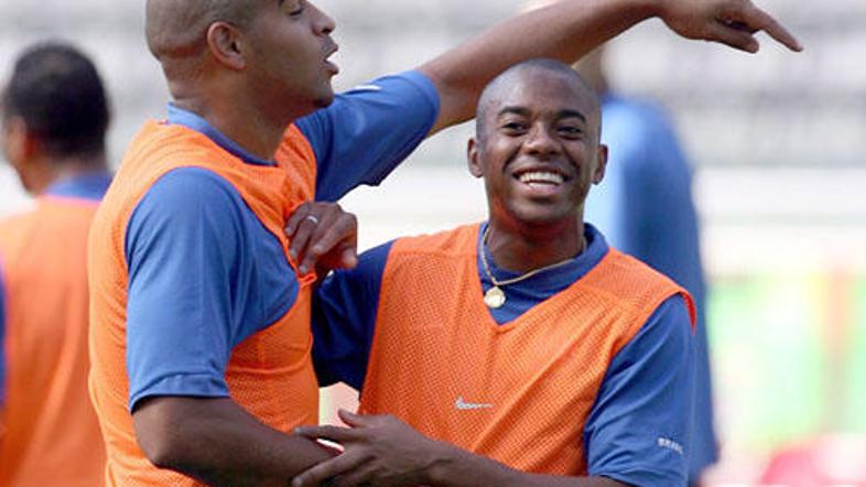 Adriano in Robinho sta si v domovini privoščila divjo zabavo.