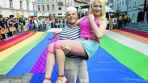 Salome pravi, da se estradniki radi udeležujejo njenih zabav. (Foto: Željko Stev