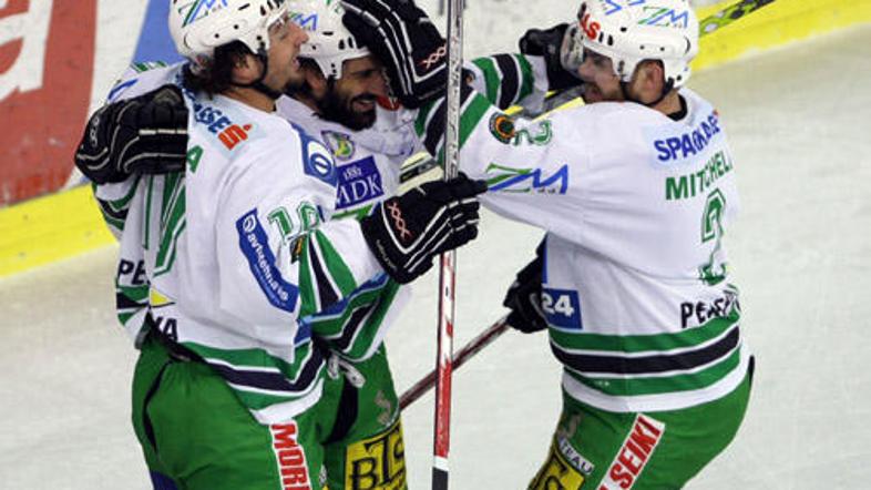 Kevin Mitchell bo še naprej razveseljeval ljubljanske navijače.