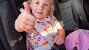 Otrok v avtomobilu