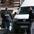 Policisti so že drugi dan intenzivno preiskovali hišo in njeno okolico.