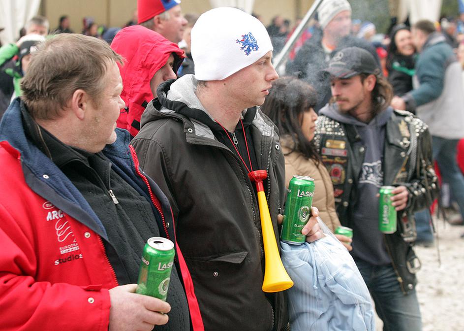 Planica pivo pijanec navijači svetovni pokal poleti smučarski skoki