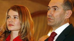 Janez Janša in Urška Bačovnik sta se v nedeljo zvečer z avtomobilom vračala s Št