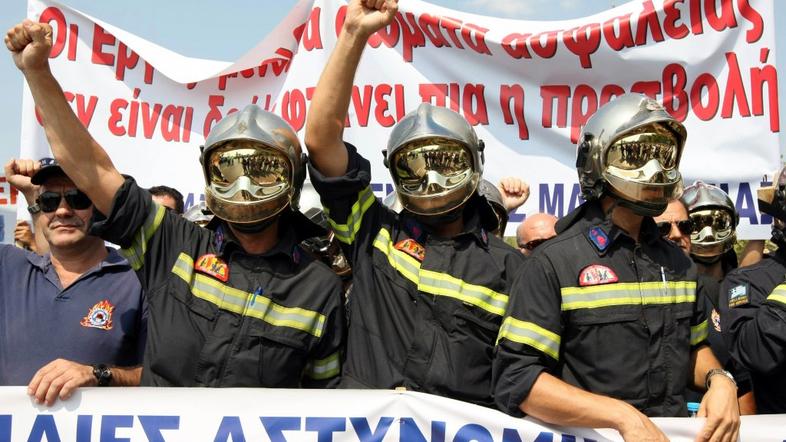 Grški gasilci protestirajo v mestu Thessaloniki