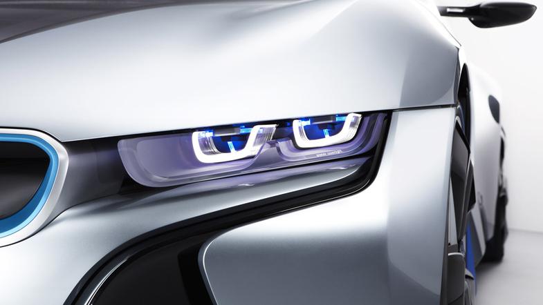 BMW napoveduje alternativo LED žarometom.