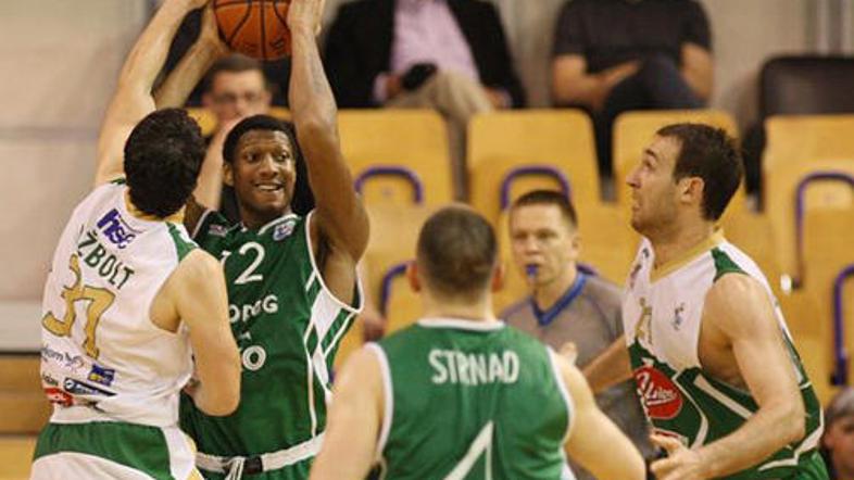 Košarkarji Union Olimpije so si na tretji tekmi priborili finalni nastop.