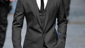 Večno modni kos, ki ga morate imeti v omari, je klasična obleka. (Foto: Imaxtree