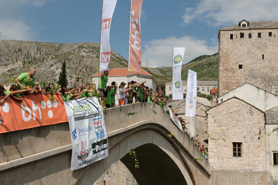 skoki v vodo stari most mostar