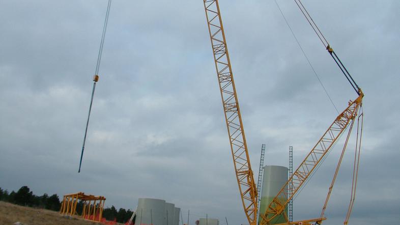 “Zgradili smo že okrog 30 metrov stolpa, ki bo visok sto metrov,” pravi Anton Ko