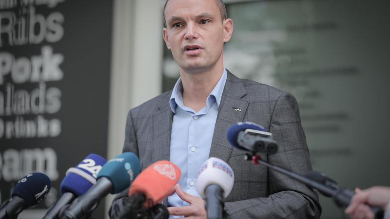 vložitev kandidature za predsednika države Anže Logar