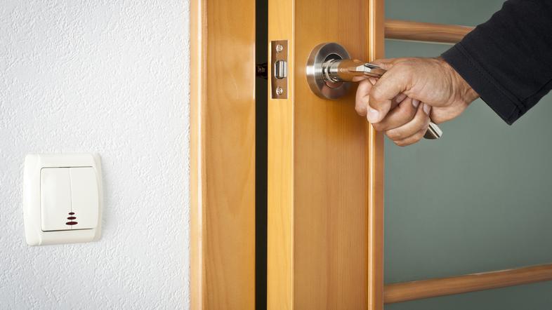 vrata, kljuka, ključavnica