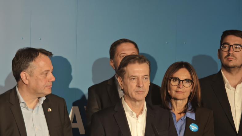 Matej Arčon Robert Golob