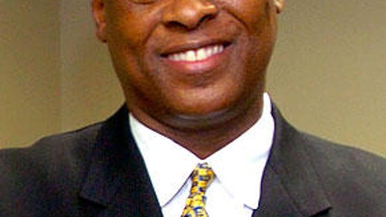 Če se zdravnik ne bo predal sam, ga bodo aretirali.