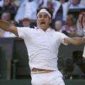 Federer, ki je nazadnje osvojil šesti grand slam v Wimbledonu, je nogometašem Li