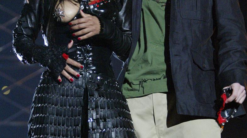 Prizor, ki je leta 2004 obkrožil svet. (Foto: AFP)