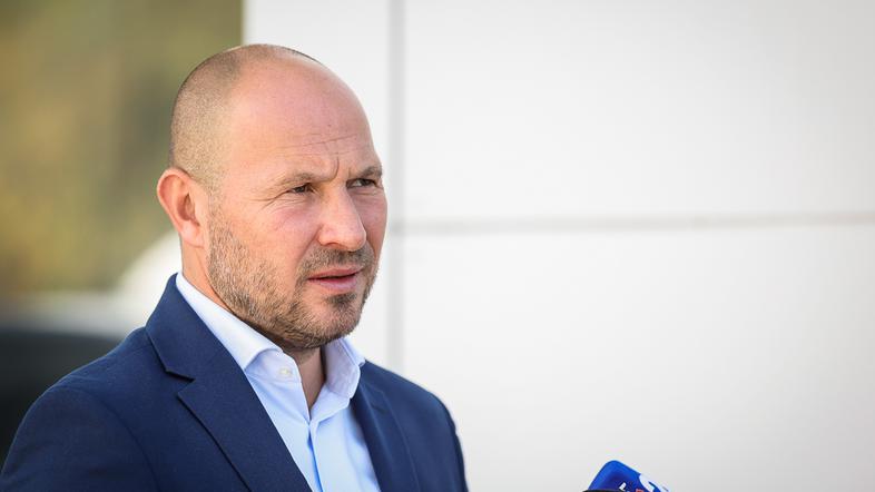 minister za infrastrukturo in energetiko Jernej Vrtovec na obisku Tesla Center Ljubljana