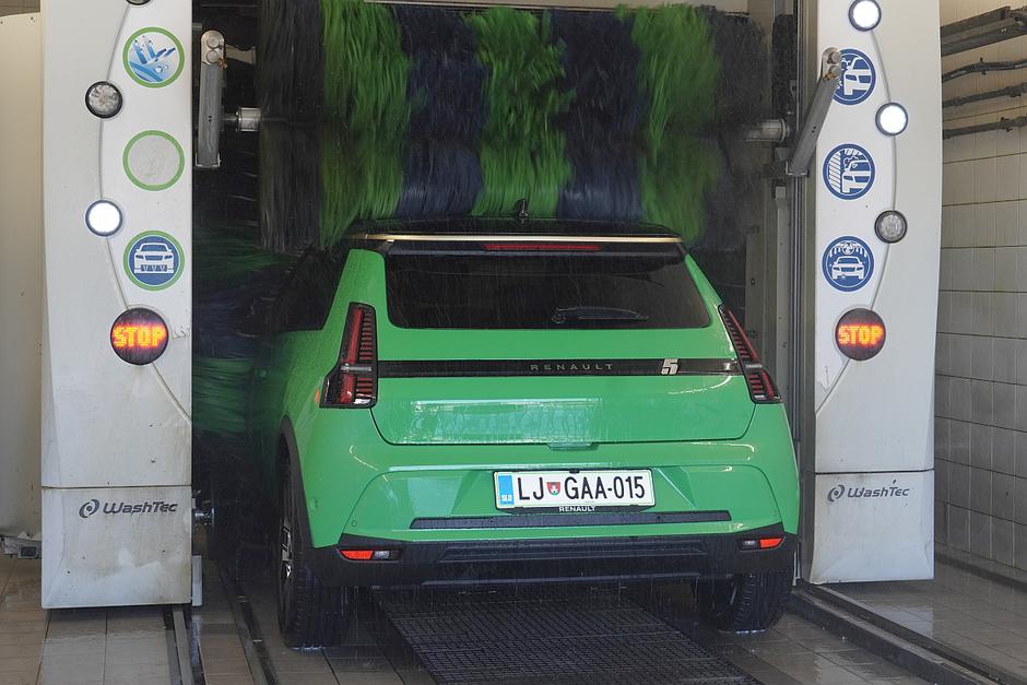 Avtopralnica MOL in INA | Avtor: Matija_Janežič