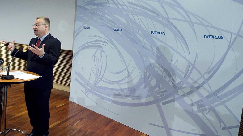 Stephen Elop opozarja, da morajo na "goreči ploščadi" začeti delati pogumne kora