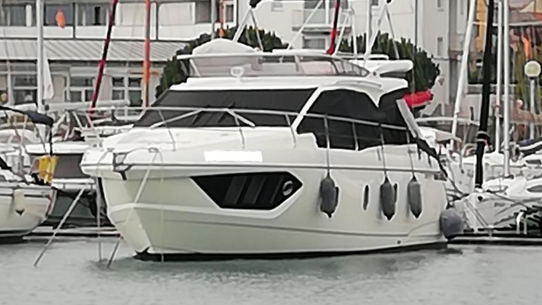 Gliser, dražba finančne uprave