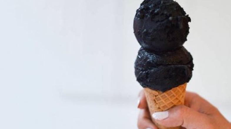 Črni sladoled