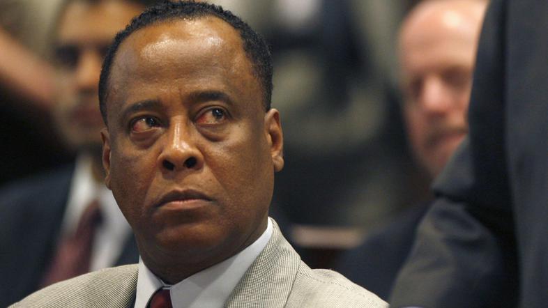 Odvetnik Ed Chernoff išče nove načine, da bi dokazal, da Conrad Murray (na sliki