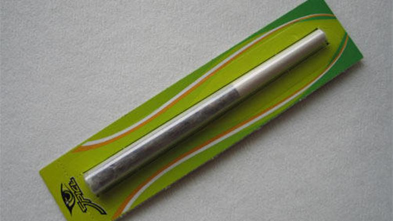 Spice je opisan kot mešanica zelišč, v Sloveniji se prodaja v obliki cigaret.