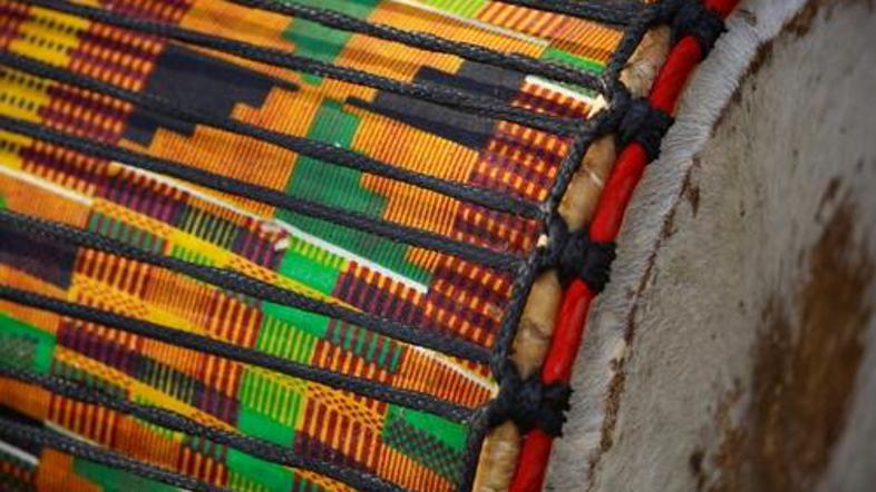 Glasba iz tradicionalnih afriških bobnov letos ne bo odmevala po Sotočju. (Foto: