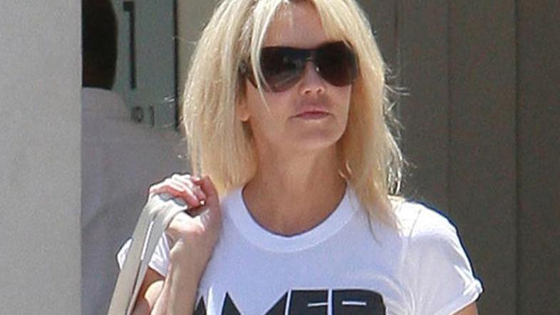 Svetlolaska ni uživala alkohola ali drog, ko so jo ujeli za volanom.