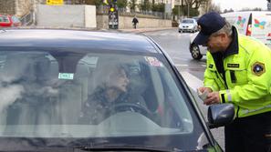 Policisti na muho vzeli voznice