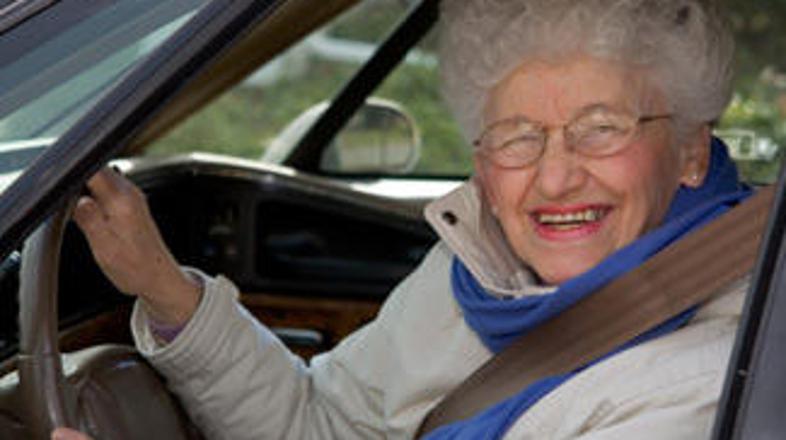 Upokojenki so prepovedali vožnjo do leta 3000. (na sliki ni Luba Relic)