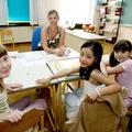 Otroci so se učili osnovnih besed s področja hrane, šole in obšolskih dejavnosti