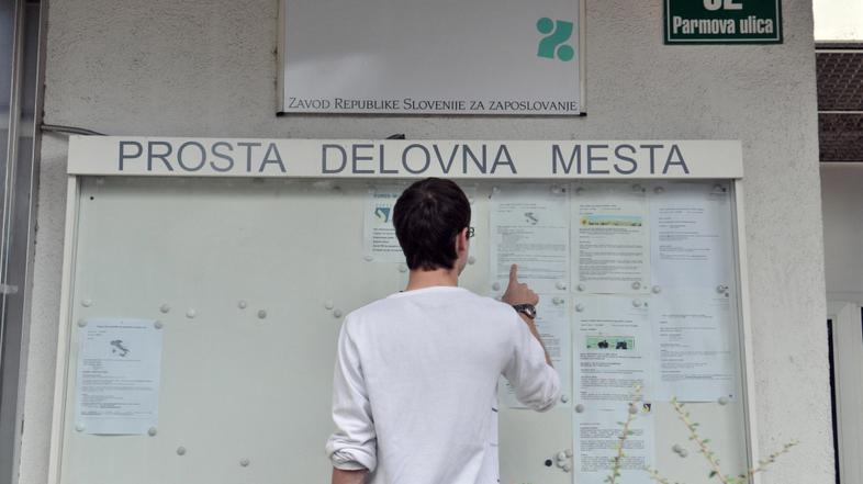 Zavod za zaposlovanje na Parmovi 32.