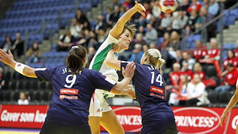 Slovenska obramba je tudi tokrat prejela 28 golov. (Foto: EPA)