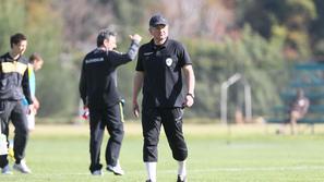 Matjaž Kek na enem izmed treningov. (Foto: MC NZS.si/Taka)