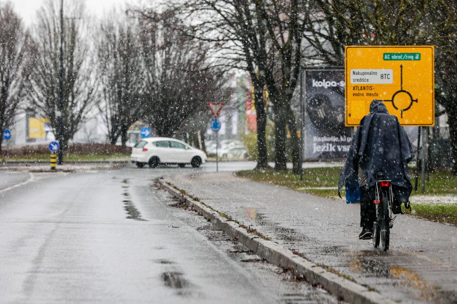 sneg, snežne razmere na cestah, sneženje | Avtor: Saša Despot