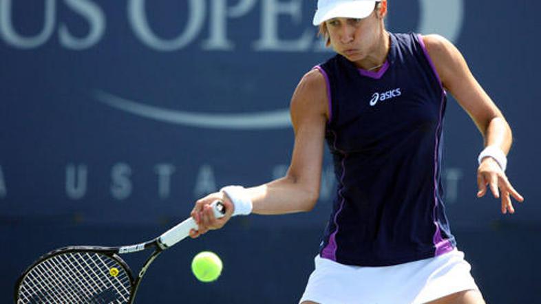 Katarina Srebotnik je se je z zmago nad tretjo nosilko prebila v osmino finala.