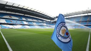 Manchester City igrišče zastavica zelenica stadion