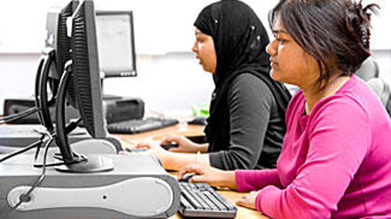 Ženskam na univerzah v Turčiji zaenkrat še vedno ne dovolijo nositi naglavnih ru