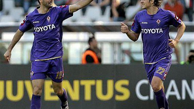 Massimo Gobbi in Zdravko Kuzmanović proslavljata veliko zmago Fiorentine.