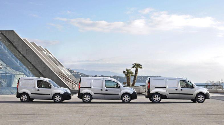 Renault kangoo express maxi je za 38,4 centimetra daljši od standardnega modela.