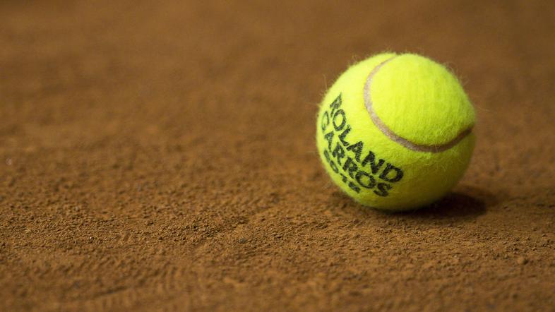 žogica tenis pesek roland garros
