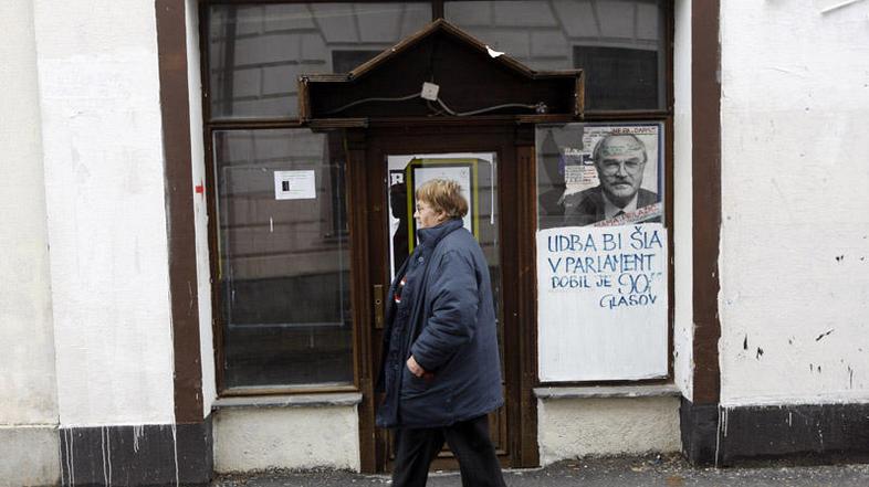 Lokal v Linhartovi ulici v Celju bo očitno še zaposloval uradnike, saj naj bi bi