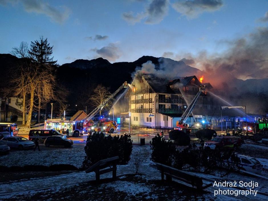 požar hotel Jezero | Avtor: Andraž Sodja